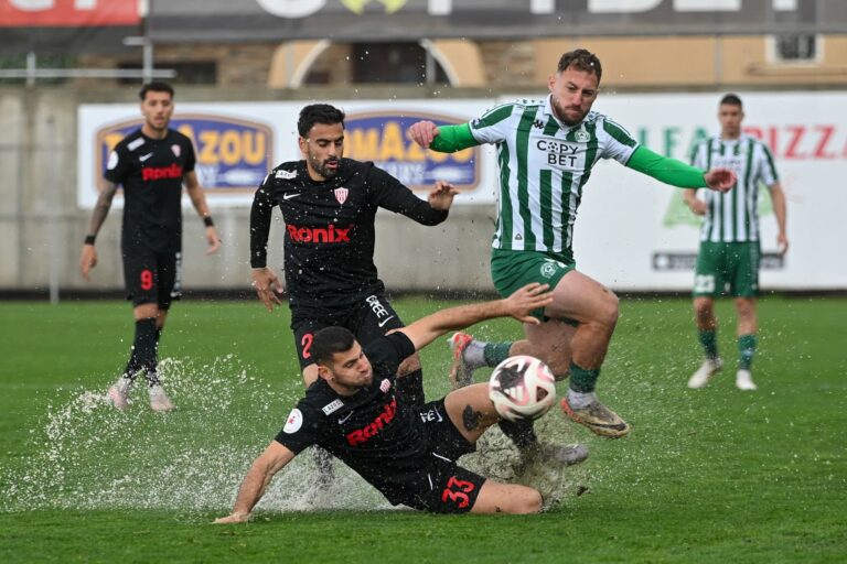 Τα στιγμιότυπα κόντρα στη Νέα Σαλαμίνα
